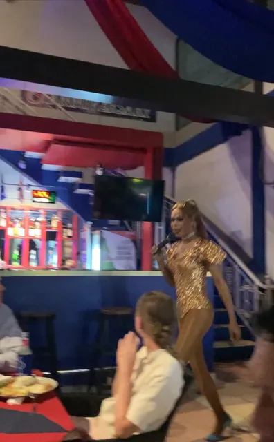 BLUE SKYZ Sport Bar & Restaurant