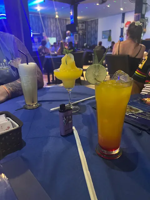 BLUE SKYZ Sport Bar & Restaurant