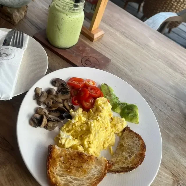 b+ Café & Restaurant Kuta