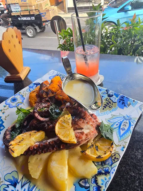 Chapter 2 Restaurant & Bar