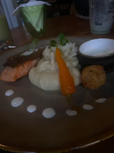 Chariot Restaurant & Bar
