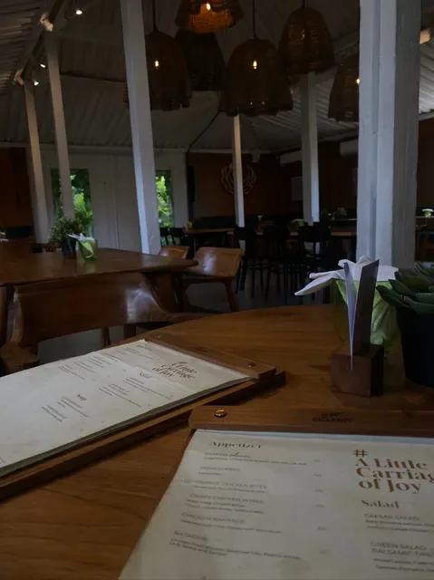 Chariot Restaurant & Bar