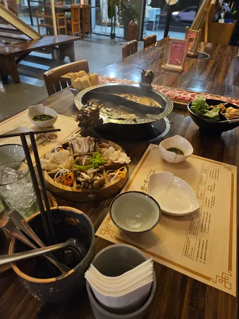 Liuyishou Chongqing Hotpot Sunset Road & BBQAH刘一手重庆火锅&烤肉啊烧烤