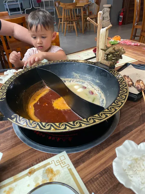 Liuyishou Chongqing Hotpot Sunset Road & BBQAH刘一手重庆火锅&烤肉啊烧烤