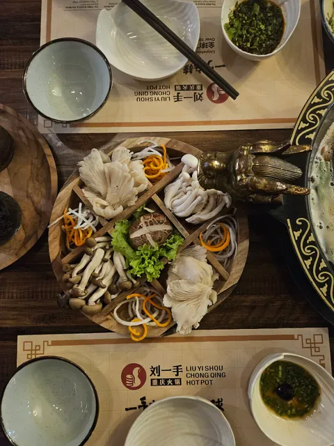 Liuyishou Chongqing Hotpot Sunset Road & BBQAH刘一手重庆火锅&烤肉啊烧烤