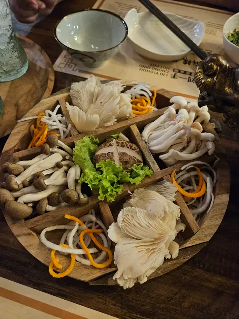 Liuyishou Chongqing Hotpot Sunset Road & BBQAH刘一手重庆火锅&烤肉啊烧烤