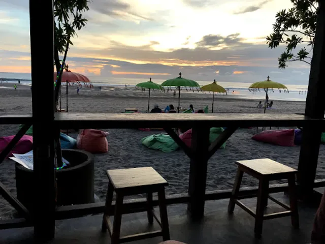 D'Joglo Beach Cafe