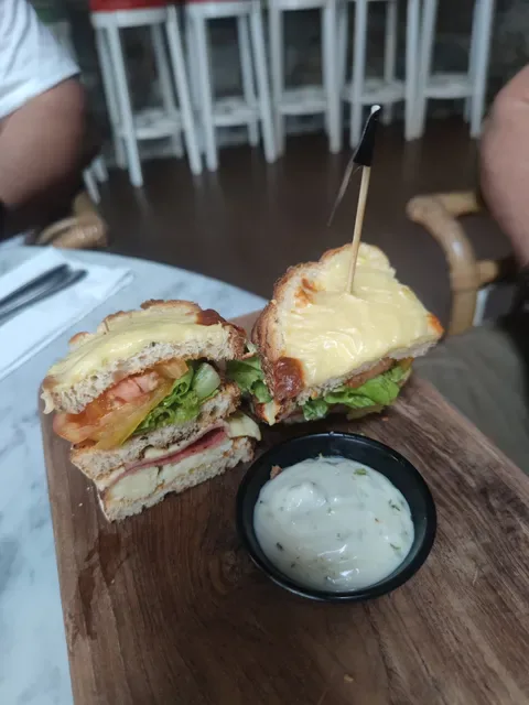 Dua Sisi Kitchen & Bar