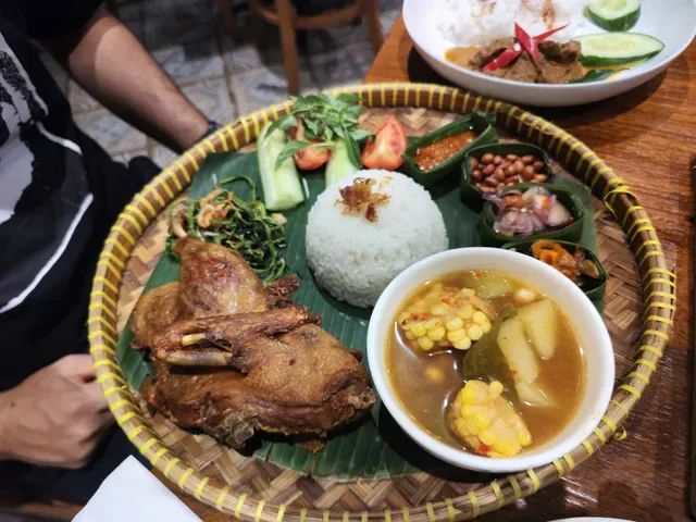 Dulang Kafe Kuta Square