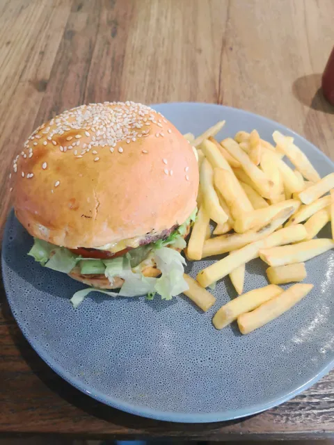 Frankie's Bar and Grill