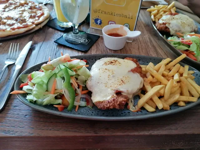 Frankie's Bar and Grill