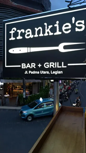 Frankie's Bar and Grill