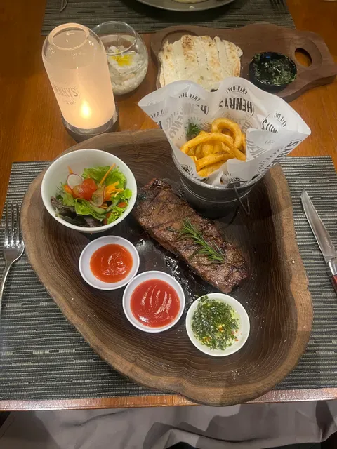 HENRY'S Steakhouse