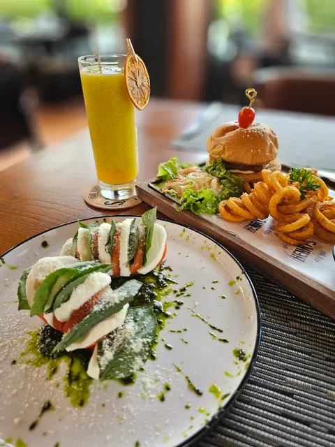HENRY'S Steakhouse
