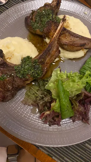 HENRY'S Steakhouse