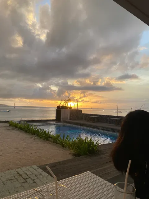 Jaansan Beach House | Restaurant, Bar & Lounge at Kelan Beach