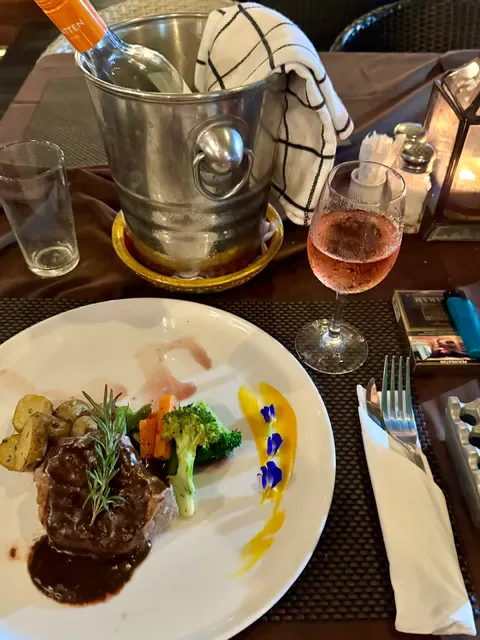 La Monde Restaurant