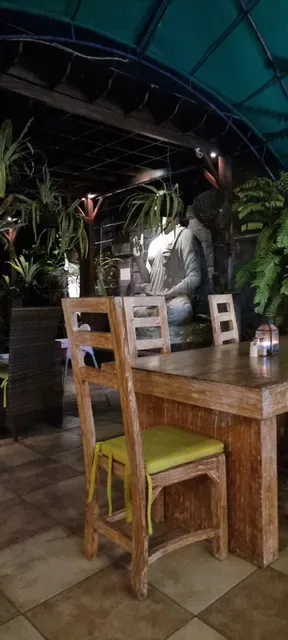 La Monde Restaurant