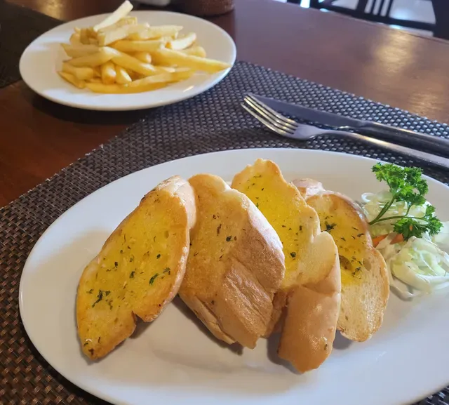 La Monde Restaurant