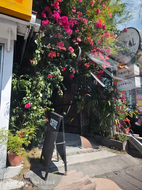Lokal Café Bali