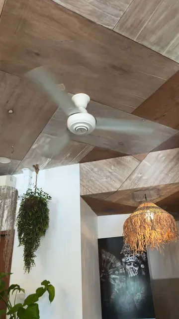 Lokal Café Bali