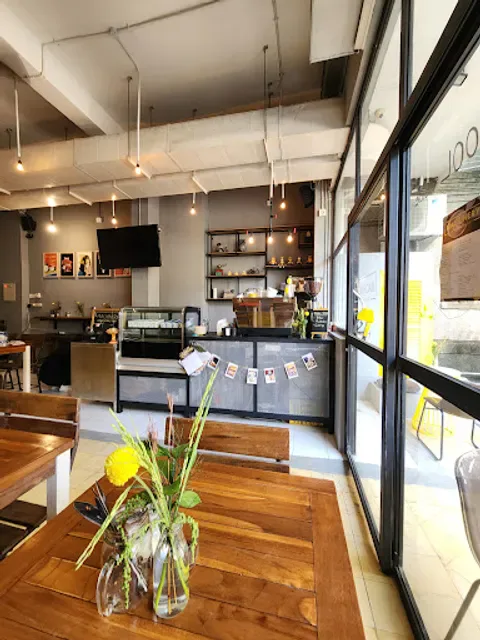 Machinery Coffee & Eatery at Legian - Seminyak