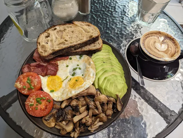 Machinery Coffee & Eatery at Legian - Seminyak