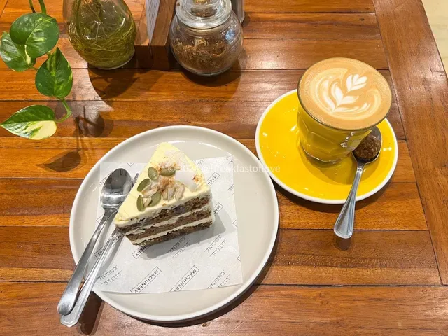 Machinery Coffee & Eatery at Legian - Seminyak