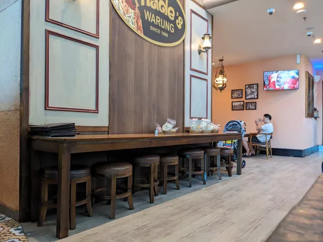 Made's Warung International Terminal