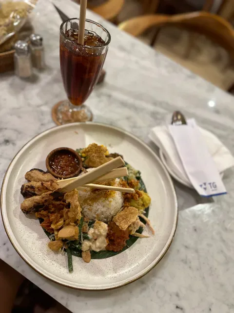 Made's Warung International Terminal