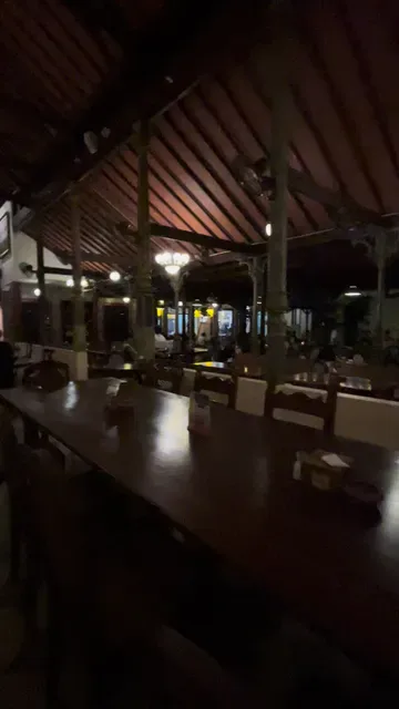 Made's Warung Seminyak