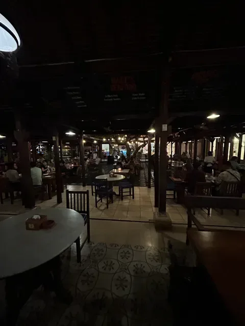 Made's Warung Seminyak