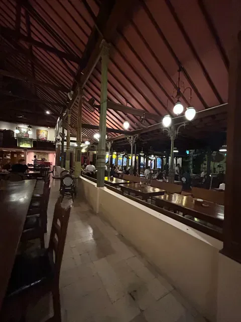 Made's Warung Seminyak