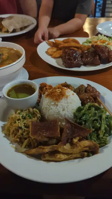 Made's Warung Seminyak