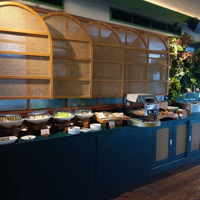 MEJA Restaurant & Bar