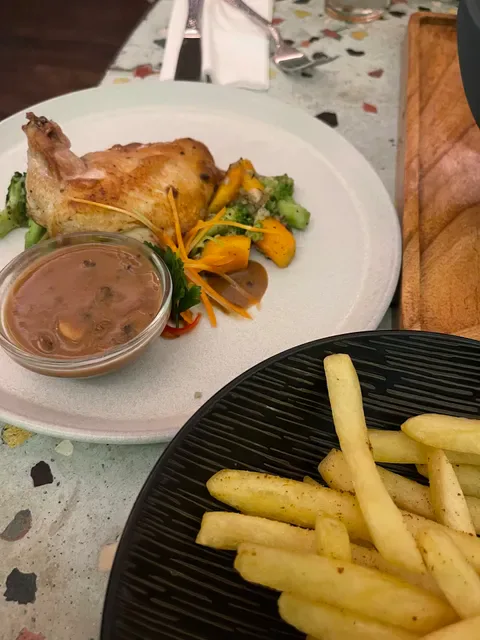 MEJA Restaurant & Bar