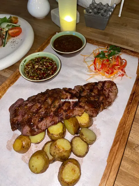 MEJA Restaurant & Bar