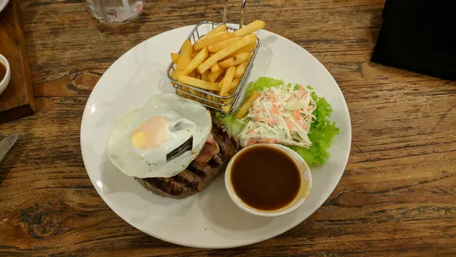 Moo Moo's Steakhouse Bar & Grill