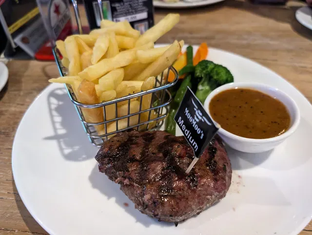 Moo Moo's Steakhouse Bar & Grill
