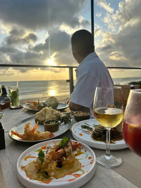 MOONLITE KITCHEN & BAR