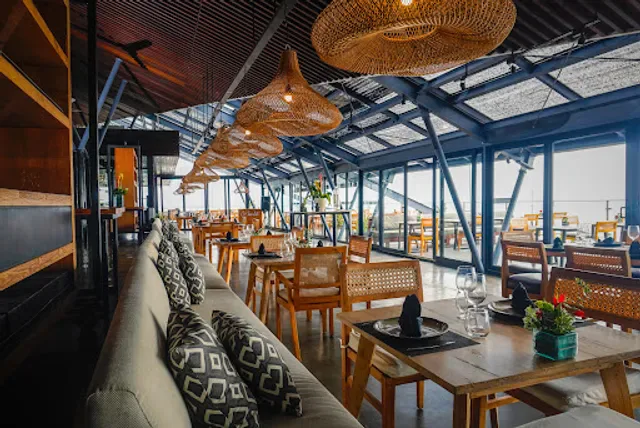 MOONLITE KITCHEN & BAR
