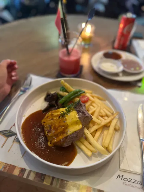 Mozzarella Restaurant & Bar