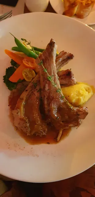 Mozzarella Restaurant & Bar