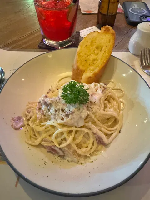 Mozzarella Restaurant & Bar