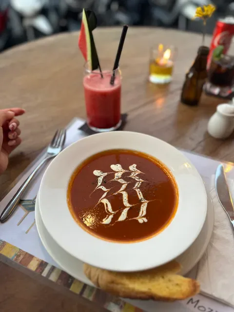 Mozzarella Restaurant & Bar
