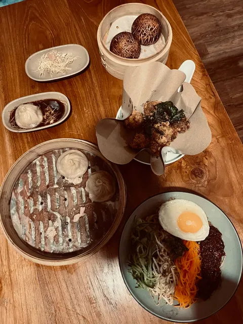 Papa Lee's Taiwan noodle & dumplings 台灣人的店