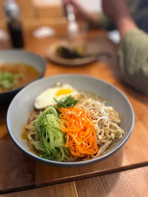 Papa Lee's Taiwan noodle & dumplings 台灣人的店