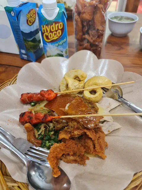Rumah Makan Babi Guling Karya Rebo