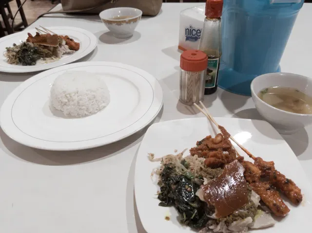 Rumah Makan Babi Guling Karya Rebo