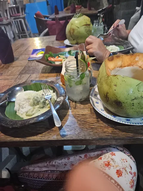 Sawasdeekha Thai Restaurant & Bar